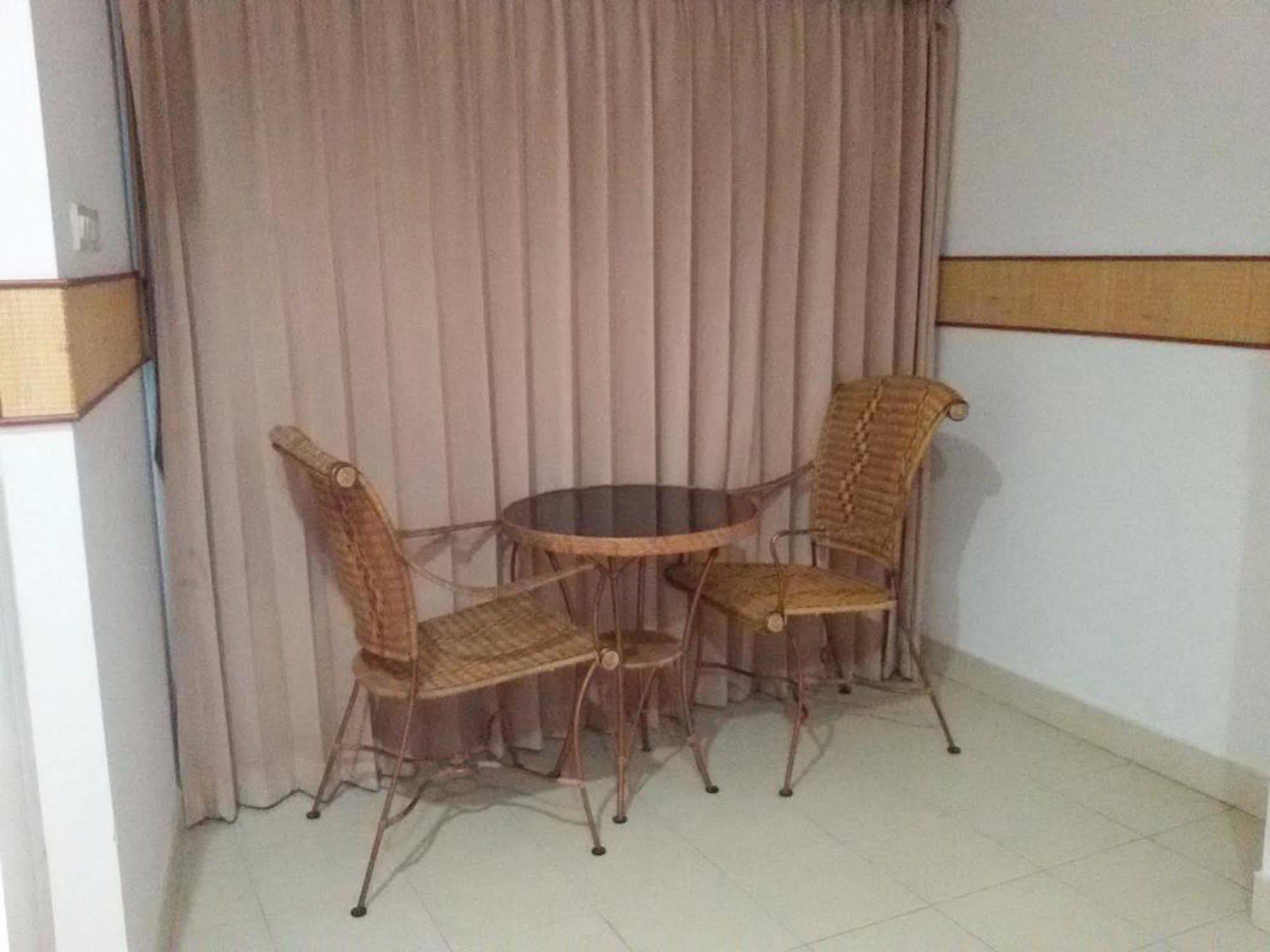 Rattakit Mansion Aparthotel Pattaja Kültér fotó