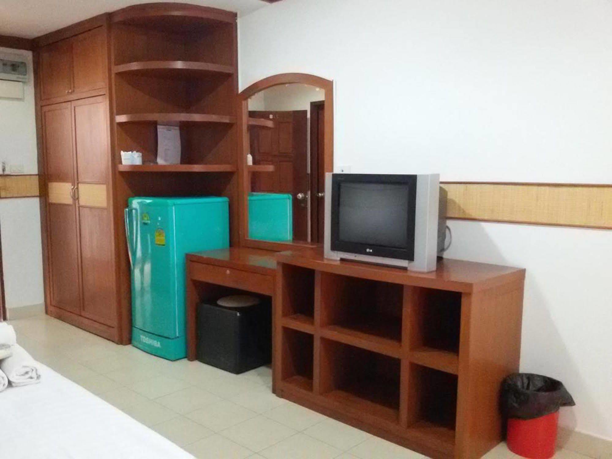 Rattakit Mansion Aparthotel Pattaja Kültér fotó