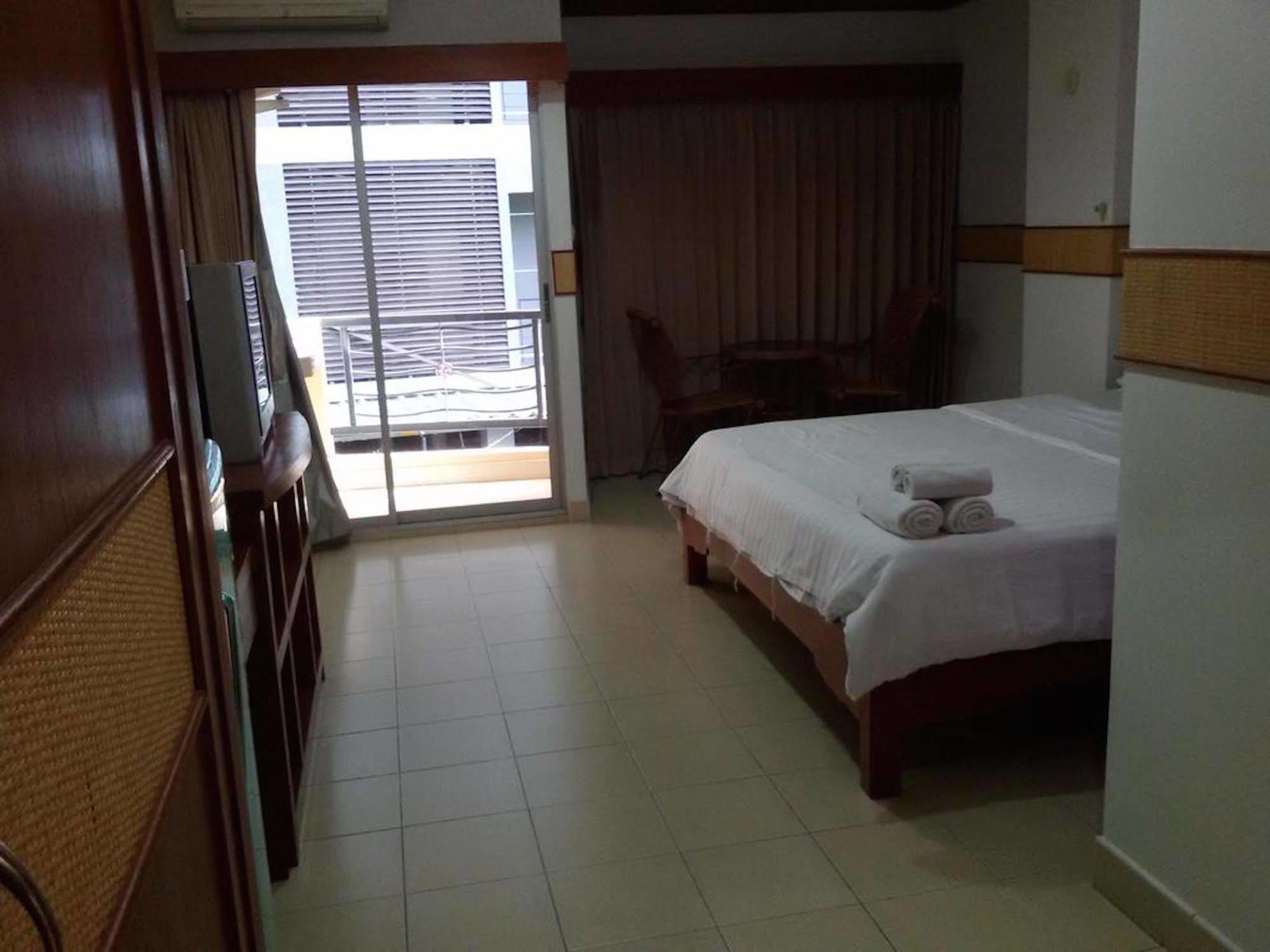 Rattakit Mansion Aparthotel Pattaja Kültér fotó